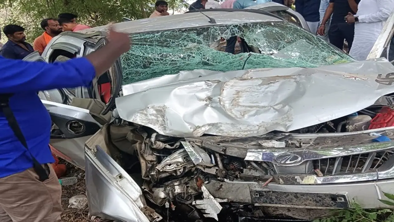 ಕೋಲಾರ: ಮರಕ್ಕೆ ಕಾರು ಡಿಕ್ಕಿ, ಸ್ಥಳದಲ್ಲೇ ಇಬ್ಬರ ದುರ್ಮರಣ