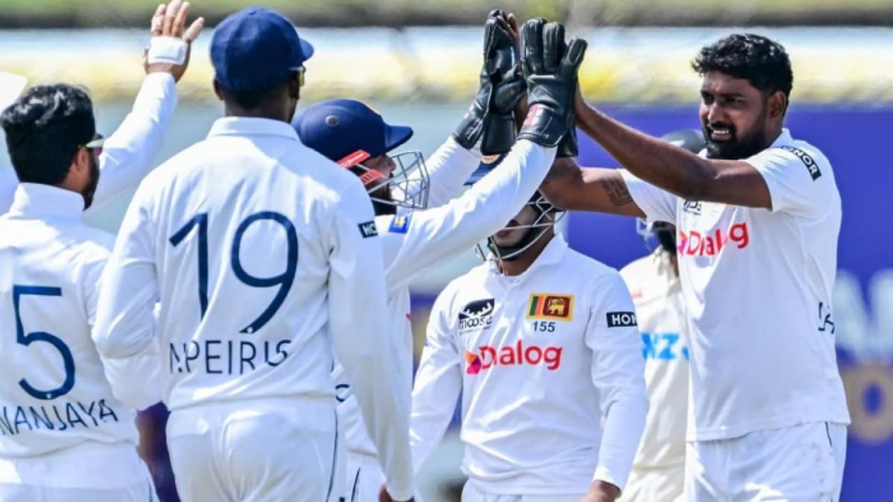 കിവീസിനെ നാണംകെടുത്തി ലങ്ക, രണ്ടാം ടെസ്റ്റില് ഇന്നിംഗ്സ് ജയം; പരമ്പര തൂത്തുവാരി കിവീസിനെ നാണംകെടുത്തി ലങ്ക, രണ്ടാം ടെസ്റ്റില് ഇന്നിംഗ്സ് ജയം; പരമ്പര തൂത്തുവാരി