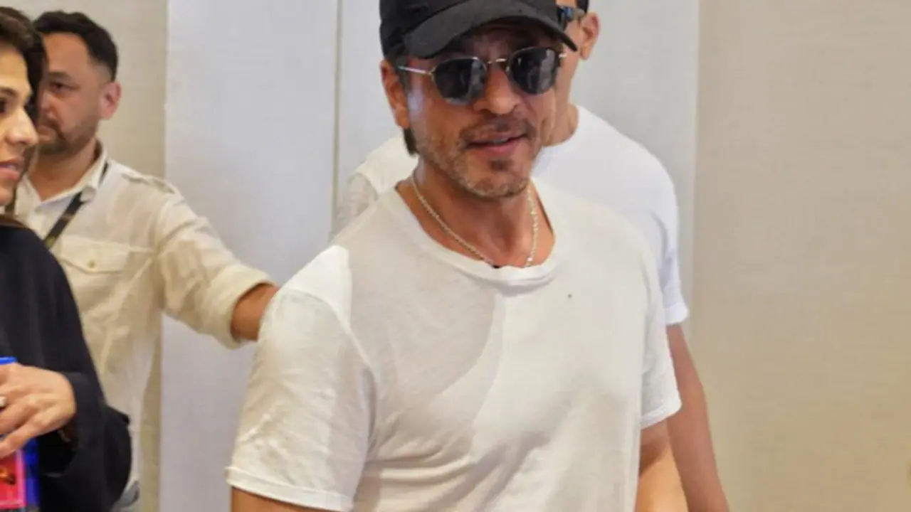 സ്റ്റൈലിഷ് ലുക്കില് ഷാരൂഖ് ഖാൻ, ഫോട്ടോ ശ്രദ്ധയാകര്ഷിക്കുന്നു സ്റ്റൈലിഷ് ലുക്കില് ഷാരൂഖ് ഖാൻ, ഫോട്ടോ ശ്രദ്ധയാകര്ഷിക്കുന്നു