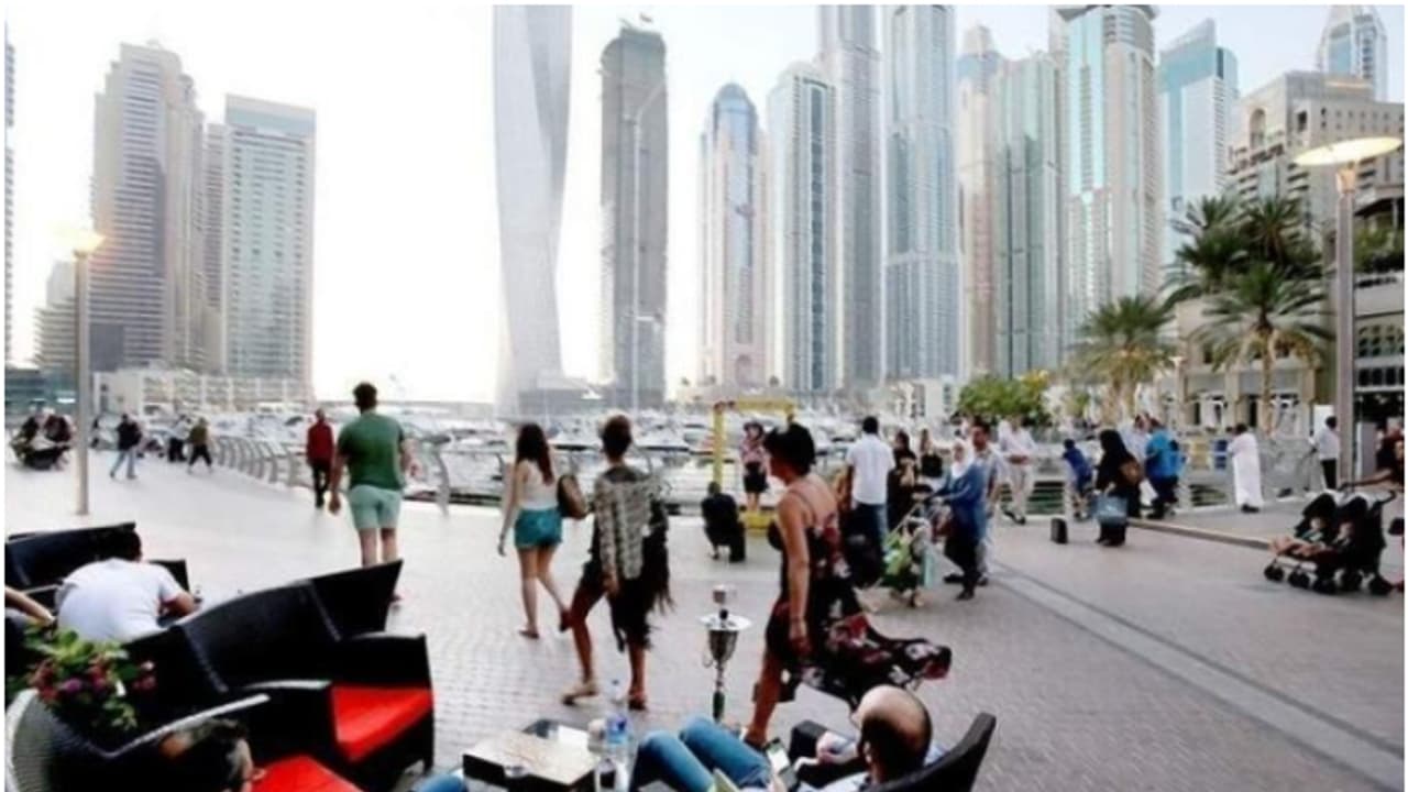 പ്രവാസികളേ ശ്രദ്ധിക്കൂ; ഒക്ടോബർ ഒന്ന് മുതൽ യുഎഇയിൽ നിരവധി മാറ്റങ്ങൾ, അറിയേണ്ട പ്രധാനപ്പെട്ട കാര്യങ്ങൾ പ്രവാസികളേ ശ്രദ്ധിക്കൂ; ഒക്ടോബർ ഒന്ന് മുതൽ യുഎഇയിൽ നിരവധി മാറ്റങ്ങൾ, അറിയേണ്ട പ്രധാനപ്പെട്ട കാര്യങ്ങൾ