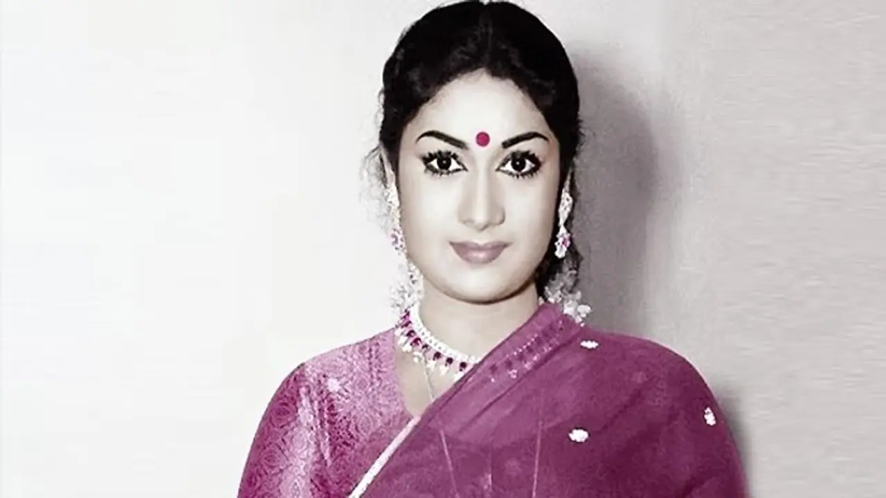 ఒరేయ్ తమ్ముడు అంటూ.. మహానటి సావిత్రి ప్రేమగా పిలిచే స్టార్ డైరెక్టర్ ఎవరో తెలుసా..? 