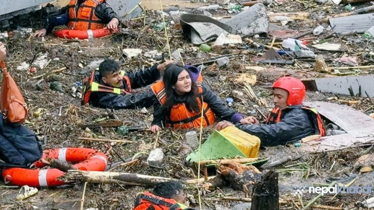 54 വർഷത്തിനിടയിലെ ഏറ്റവും ഉയർന്ന മഴ, 24 മണിക്കൂറിൽ മരണം 129 ആയി; നേപ്പാളിനെ വെള്ളത്തിലാക്കി ന്യൂനമര്ദ്ദം 54 വർഷത്തിനിടയിലെ ഏറ്റവും ഉയർന്ന മഴ, 24 മണിക്കൂറിൽ മരണം 129 ആയി; നേപ്പാളിനെ വെള്ളത്തിലാക്കി ന്യൂനമര്ദ്ദം