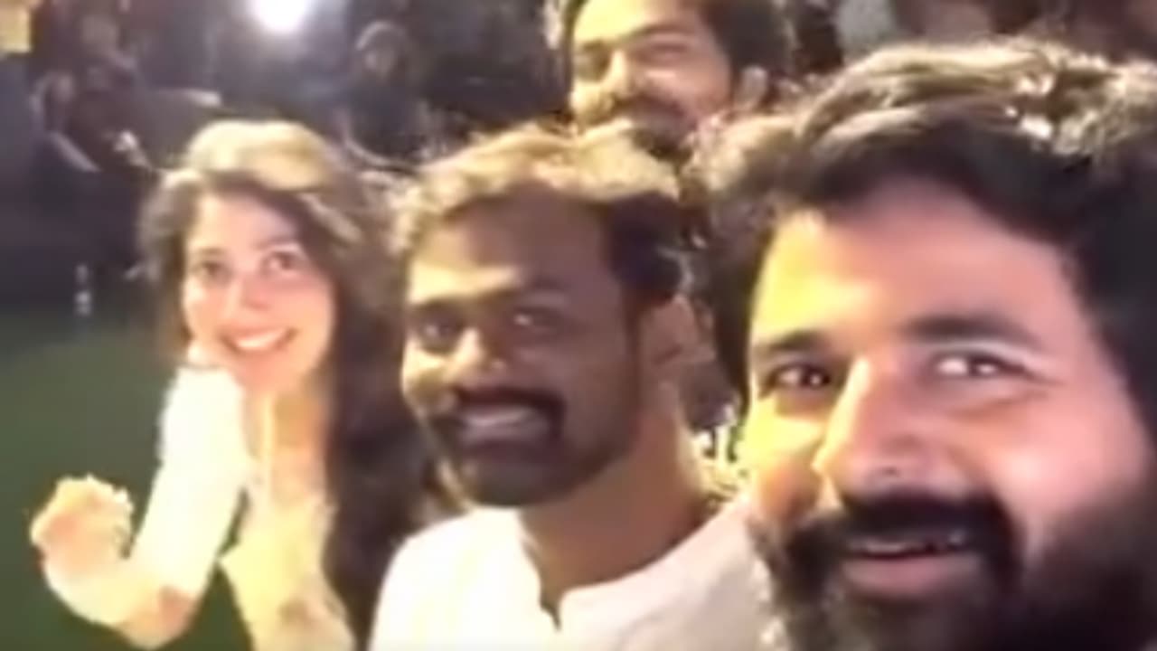 ടെക്നോളജിയിലും പുലി, സെല്ഫിഷല്ല, ശിവകാര്ത്തികേയൻ വീഡിയോയെടുത്തപ്പോള് നടി സായ് പല്ലവി ചെയ്തത് ടെക്നോളജിയിലും പുലി, സെല്ഫിഷല്ല, ശിവകാര്ത്തികേയൻ വീഡിയോയെടുത്തപ്പോള് നടി സായ് പല്ലവി ചെയ്തത്