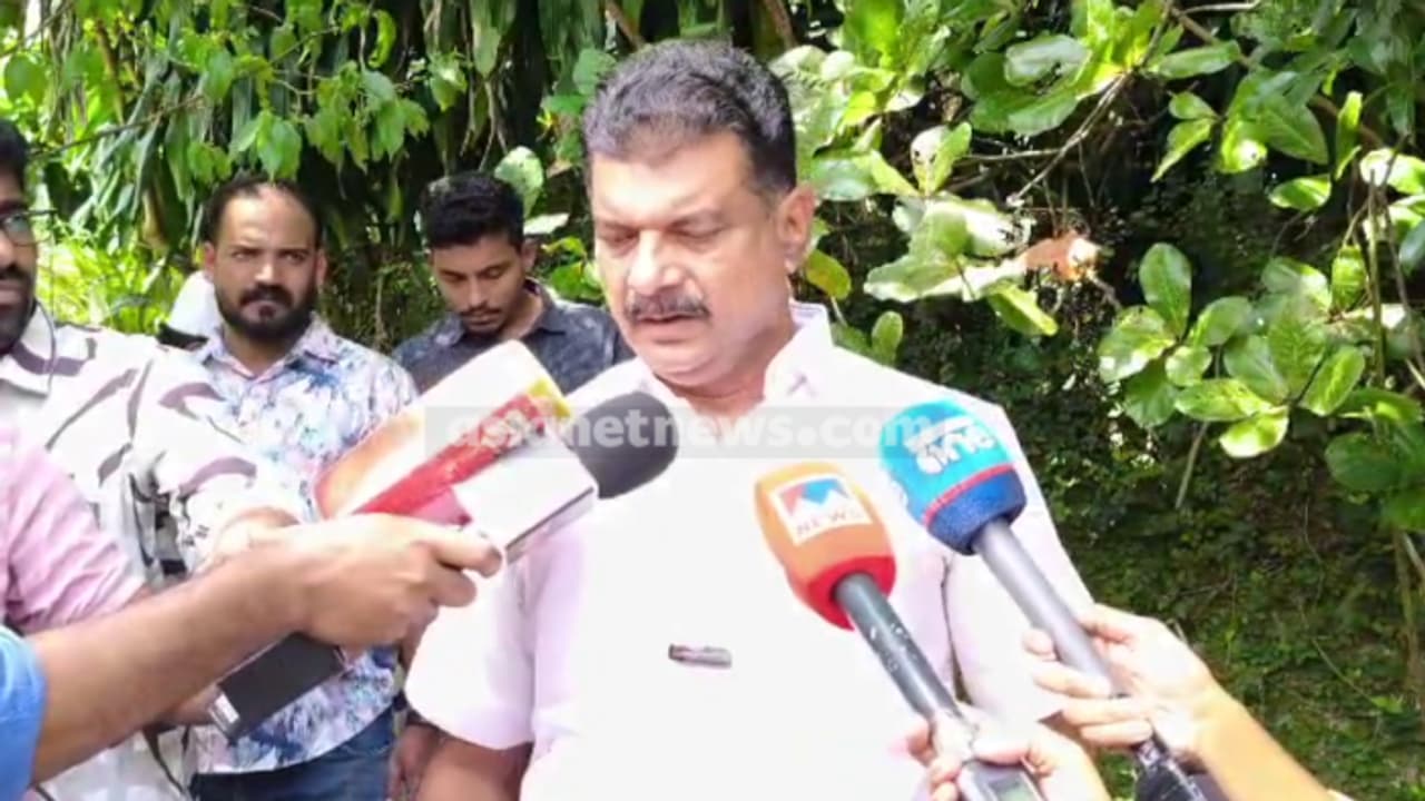 ഒരു ഫോൺ കോളിൽ നിലമ്പൂരിലെ എൽഡിഎഫ് പഞ്ചായത്തുകൾ താഴെ വീഴുമെന്ന് അൻവർ; കൂടുതൽ പൊതുയോഗങ്ങൾ നടത്തും ഒരു ഫോൺ കോളിൽ നിലമ്പൂരിലെ എൽഡിഎഫ് പഞ്ചായത്തുകൾ താഴെ വീഴുമെന്ന് അൻവർ; കൂടുതൽ പൊതുയോഗങ്ങൾ നടത്തും