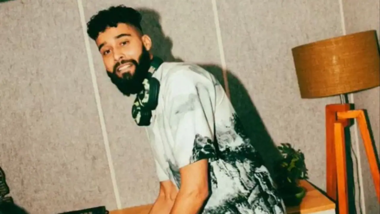 AP Dhillon concert: One ticket equals 1,500 vada pavs in Mumbai! See details AP Dhillon concert: One ticket equals 1,500 vada pavs in Mumbai! See details