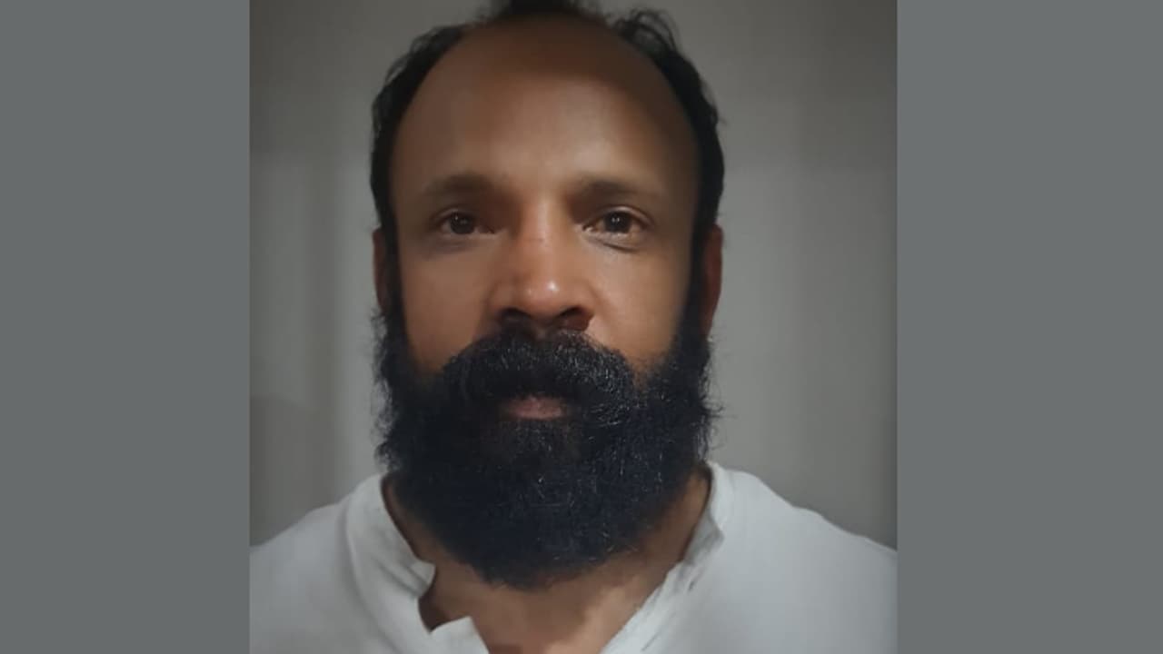 സീറ്റിനടിയിൽ വിദഗ്ധമായി ഒളിപ്പിച്ചു, പക്ഷേ വാഹന പരിശോധനക്കിടെ പിടിവീണു; കാപ്പ കേസിലെ പ്രതി കഞ്ചാവുമായി പിടിയിൽ സീറ്റിനടിയിൽ വിദഗ്ധമായി ഒളിപ്പിച്ചു, പക്ഷേ വാഹന പരിശോധനക്കിടെ പിടിവീണു; കാപ്പ കേസിലെ പ്രതി കഞ്ചാവുമായി പിടിയിൽ