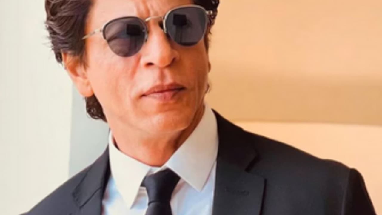 മികച്ച നടനായി ഷാരൂഖ് ഖാൻ, അവാര്ഡ് തിളക്കം മികച്ച നടനായി ഷാരൂഖ് ഖാൻ, അവാര്ഡ് തിളക്കം