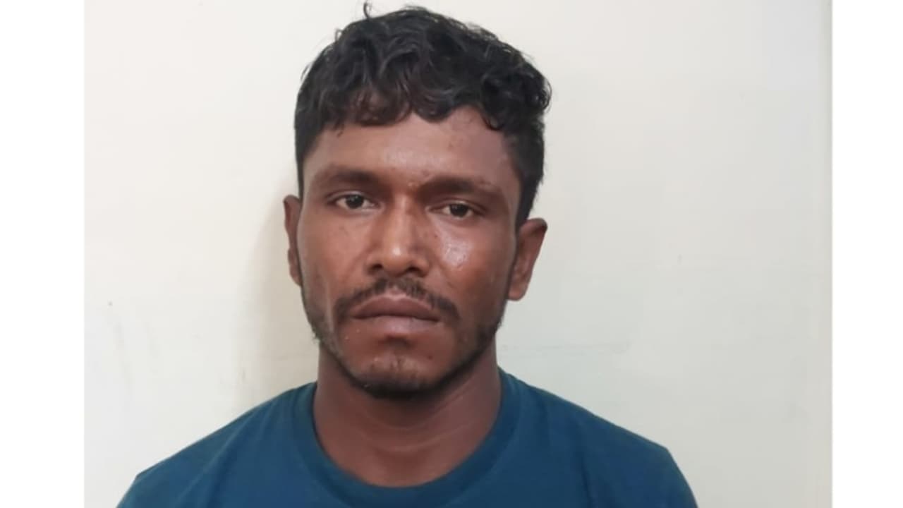 ആക്രി പെറുക്കുന്നതിന്റെ മറവിൽ ക്ഷേത്രത്തിലെത്തി കാണിക്കവഞ്ചികൾ മോഷ്ടിച്ചു; ഡൽഹി സ്വദേശി ആലപ്പുഴയിൽ പിടിയിൽ ആക്രി പെറുക്കുന്നതിന്റെ മറവിൽ ക്ഷേത്രത്തിലെത്തി കാണിക്കവഞ്ചികൾ മോഷ്ടിച്ചു; ഡൽഹി സ്വദേശി ആലപ്പുഴയിൽ പിടിയിൽ