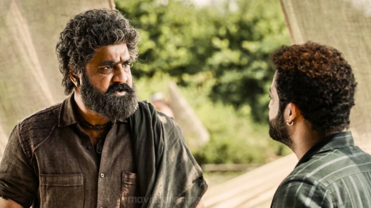 'മണ്ഡേ ടെസ്റ്റി'ല് 69 ശതമാനം ഇടിവ്! ബോക്സ് ഓഫീസില് 'ദേവര'യുടെ കാലിടറുന്നോ? തിങ്കളാഴ്ച നേടിയത് 'മണ്ഡേ ടെസ്റ്റി'ല് 69 ശതമാനം ഇടിവ്! ബോക്സ് ഓഫീസില് 'ദേവര'യുടെ കാലിടറുന്നോ? തിങ്കളാഴ്ച നേടിയത്