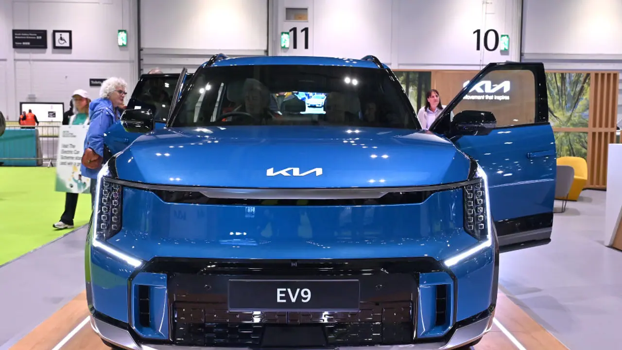 అక్టోబర్‌లో రిలీజ్ అవుతున్న టాప్ 5 కార్లు ఇవే!