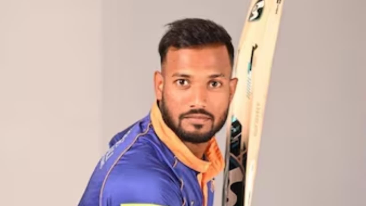 പടിക്കെട്ടില് നിന്ന് വീണ് 28കാരനായ ബംഗാള് ക്രിക്കറ്റ് താരത്തിന് ദാരുണാന്ത്യം പടിക്കെട്ടില് നിന്ന് വീണ് 28കാരനായ ബംഗാള് ക്രിക്കറ്റ് താരത്തിന് ദാരുണാന്ത്യം