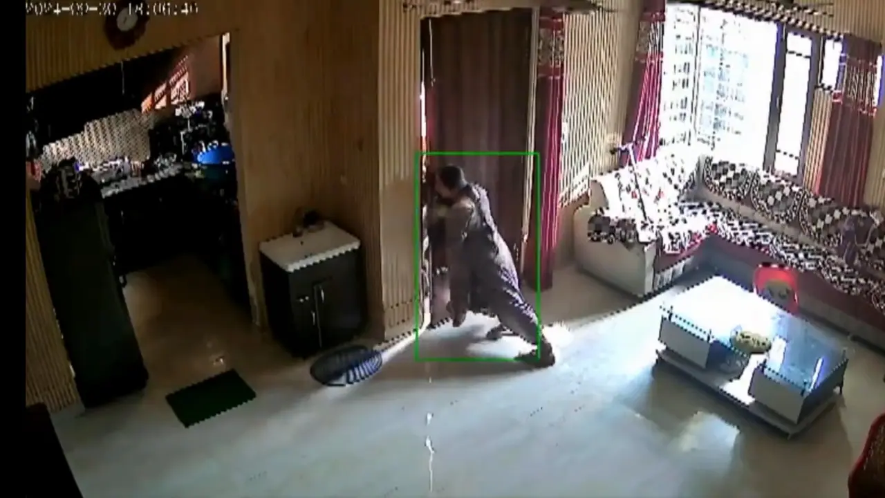 Caught on camera: Fearless woman fends off three armed robbers in heroic showdown in Amritsar (WATCH)