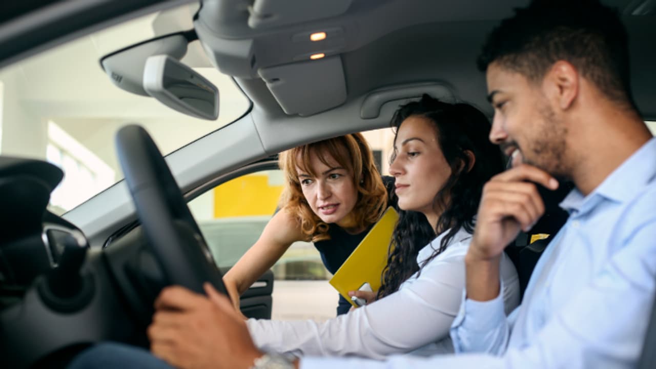 ഇതാ കാറുകളിലെ അഞ്ച് അനാവശ്യ ഫീച്ചറുകൾ, ഇവയ്ക്കായി പലരും പണം വെള്ളം പോലെ ഒഴുക്കുന്നു! ഇതാ കാറുകളിലെ അഞ്ച് അനാവശ്യ ഫീച്ചറുകൾ, ഇവയ്ക്കായി പലരും പണം വെള്ളം പോലെ ഒഴുക്കുന്നു!