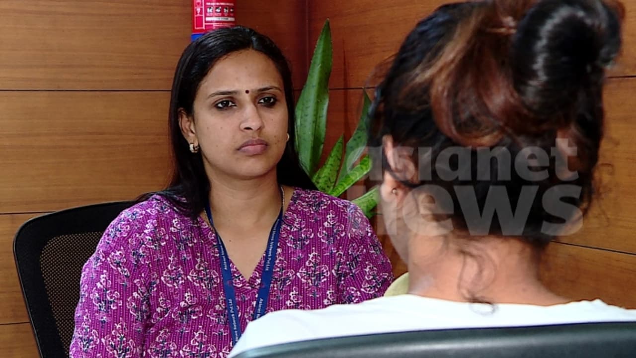 ബലാത്സംഗ കേസ് ഒത്തുതീർക്കാൻ '10 ലക്ഷം'; സമീപിച്ചത് പരാതിക്കാരിയുടെ അഭിഭാഷകന്‍, പരാതിയിൽ പുതിയ കേസ്