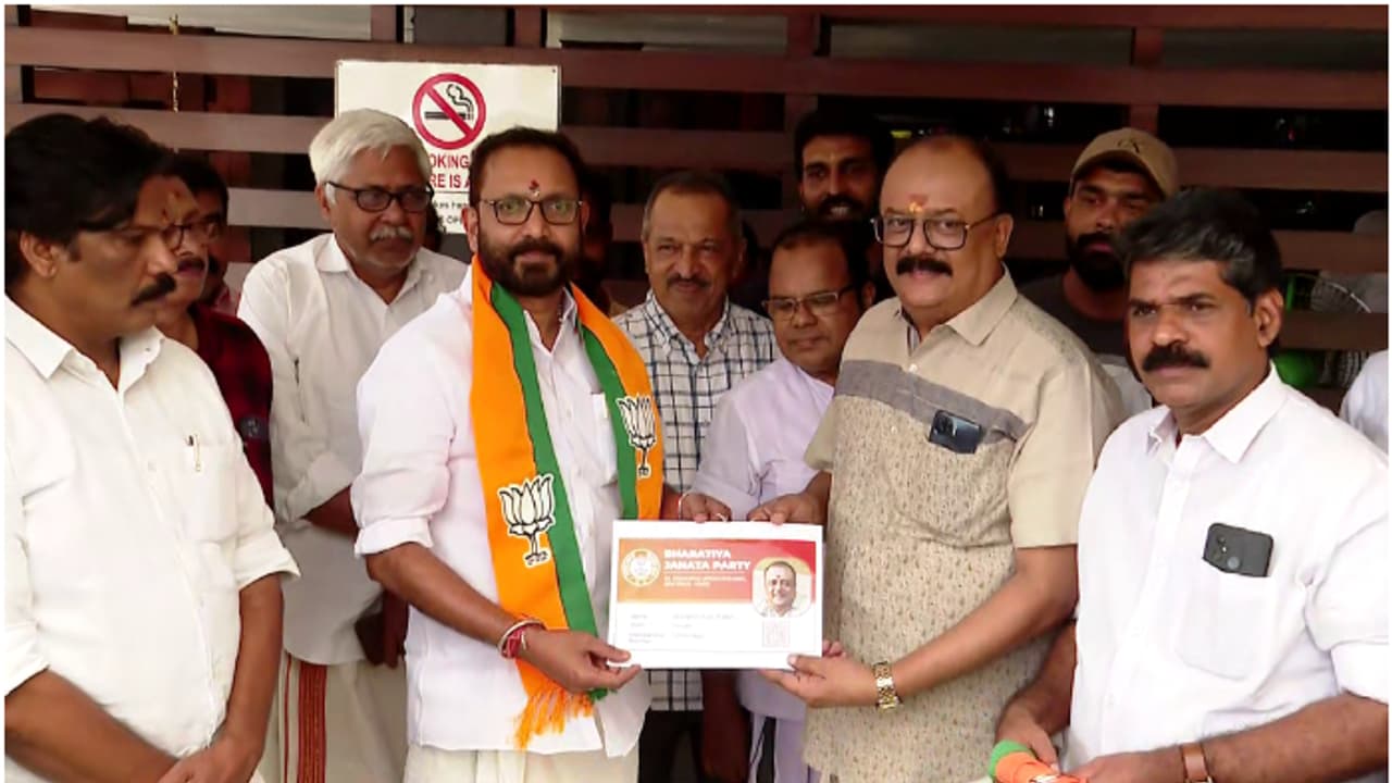 സിനിമാ താരം മഹേഷ് ബിജെപിയിലേക്ക്; കെ സുരേന്ദ്രനിൽ നിന്ന് അംഗത്വം സ്വീകരിച്ചു സിനിമാ താരം മഹേഷ് ബിജെപിയിലേക്ക്; കെ സുരേന്ദ്രനിൽ നിന്ന് അംഗത്വം സ്വീകരിച്ചു