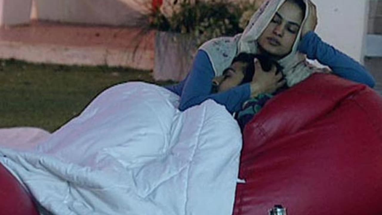 Bigg Boss Contestants Intimate Scene Bigg Boss Contestants Intimate Scene