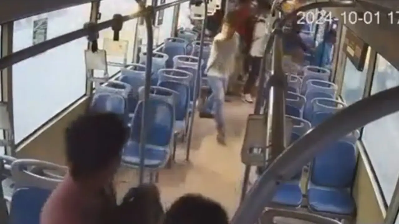 Bengaluru: Jharkand man stabs BMTC conductor for being asked to move forward; WATCH viral video Bengaluru: Jharkand man stabs BMTC conductor for being asked to move forward; WATCH viral video