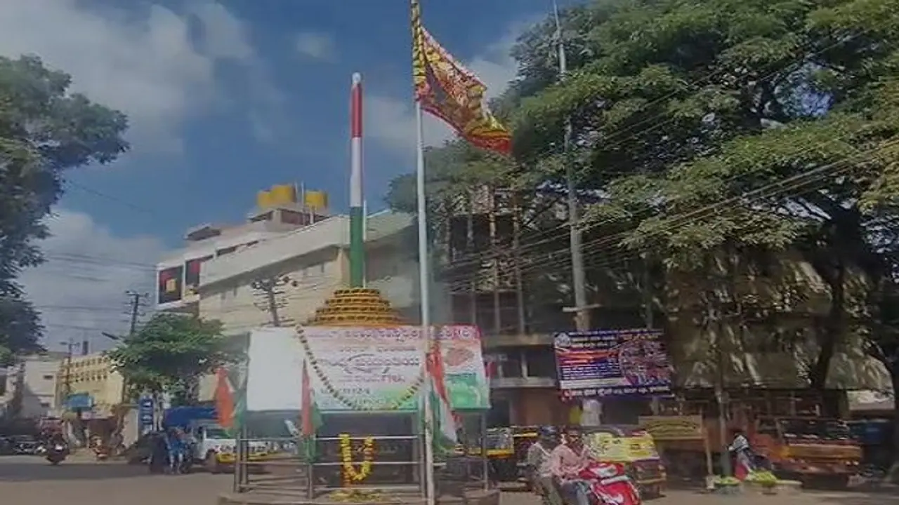 ಧಾರವಾಡ: ಗಾಂಧಿ ಜಯಂತಿಯಂದು ರಾಷ್ಟ್ರಧ್ವಜ ಕೆಳಗೆ ಹಾಕಿ ಟಿಪ್ಪು ಸುಲ್ತಾನ್ ಫ್ಲ್ಯಾಗ್‌ ಹಾರಿಸಿದ ಕಿಡಿಗೇಡಿಗಳು