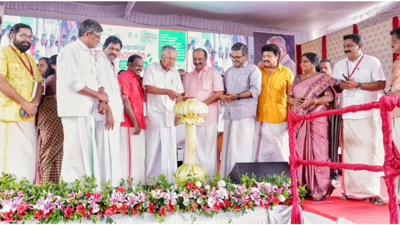 ‘മാലിന്യമുക്തം നവകേരളം’; സംസ്ഥാന വ്യാപക മാലിന്യ നിർമാർജ്ജന ക്യാമ്പയിന് തുടക്കമിട്ട് മുഖ്യമന്ത്രി