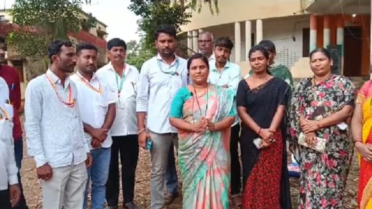 ಬಸವಕಲ್ಯಾಣ: ಹಾಡುಹಗಲೇ ಮಹಿಳೆಯ ಚಿನ್ನದ ಸರ ಕಿತ್ತು ಖದೀಮರು ಪರಾರಿ, ಬೆಚ್ಚಿಬಿದ್ದ ಜನತೆ ಬಸವಕಲ್ಯಾಣ: ಹಾಡುಹಗಲೇ ಮಹಿಳೆಯ ಚಿನ್ನದ ಸರ ಕಿತ್ತು ಖದೀಮರು ಪರಾರಿ, ಬೆಚ್ಚಿಬಿದ್ದ ಜನತೆ