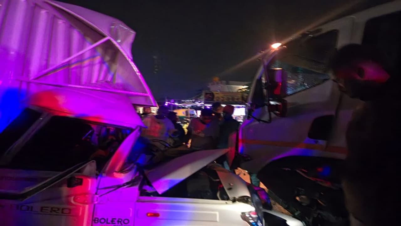 ಕೋಲಾರ: ಬುಲೆರೋ ವಾಹನಕ್ಕೆ ಕಂಟೇನರ್ ಡಿಕ್ಕಿ, ಓರ್ವ ಸಾವು ಕೋಲಾರ: ಬುಲೆರೋ ವಾಹನಕ್ಕೆ ಕಂಟೇನರ್ ಡಿಕ್ಕಿ, ಓರ್ವ ಸಾವು