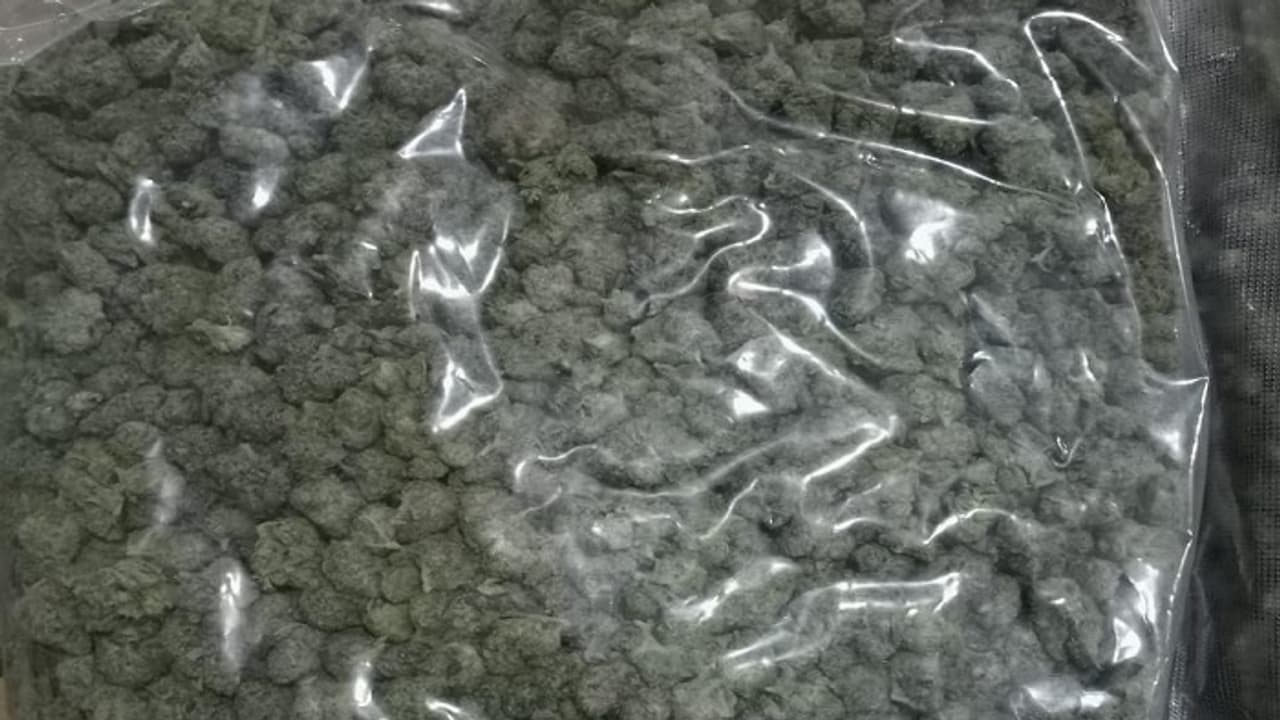 ಕೊಡಗು: ಥೈಲ್ಯಾಂಡ್ನಿಂದ ಭಾರತದ ಮೂಲಕ ದುಬೈಗೆ ಗಾಂಜಾ ಸಾಗಾಟ, 7 ಅಂತಾರಾಷ್ಟ್ರೀಯ ಪೆಡ್ಲರ್ಸ್ ಅರೆಸ್ಟ್ ಕೊಡಗು: ಥೈಲ್ಯಾಂಡ್ನಿಂದ ಭಾರತದ ಮೂಲಕ ದುಬೈಗೆ ಗಾಂಜಾ ಸಾಗಾಟ, 7 ಅಂತಾರಾಷ್ಟ್ರೀಯ ಪೆಡ್ಲರ್ಸ್ ಅರೆಸ್ಟ್