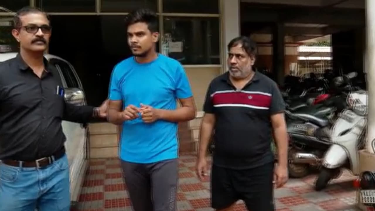 കോഴിക്കോട് സ്വദേശിയുടെ സഹതാപം നഷ്ടമാക്കിയത് 4 കോടി, വല്ലാത്തൊരു തട്ടിപ്പിൽ പ്രതികൾ പിടിയിലായത് രാജസ്ഥാനിൽ കോഴിക്കോട് സ്വദേശിയുടെ സഹതാപം നഷ്ടമാക്കിയത് 4 കോടി, വല്ലാത്തൊരു തട്ടിപ്പിൽ പ്രതികൾ പിടിയിലായത് രാജസ്ഥാനിൽ