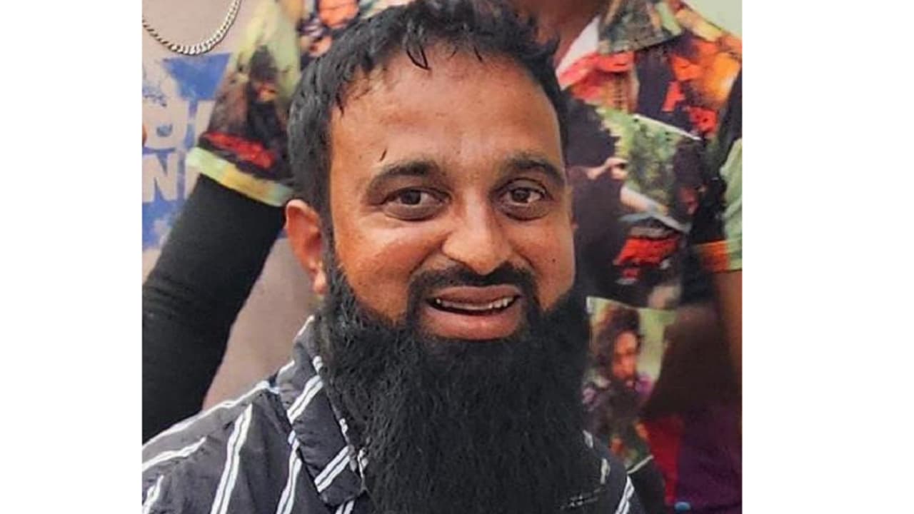 ಕಾರಿನ ಜೊತೆಯೇ ಸುಟ್ಟು ಭಸ್ಮವಾದ ಉದ್ಯಮಿ: ಕಾರಣ ಇನ್ನೂ ನಿಗೂಢ ಕಾರಿನ ಜೊತೆಯೇ ಸುಟ್ಟು ಭಸ್ಮವಾದ ಉದ್ಯಮಿ: ಕಾರಣ ಇನ್ನೂ ನಿಗೂಢ