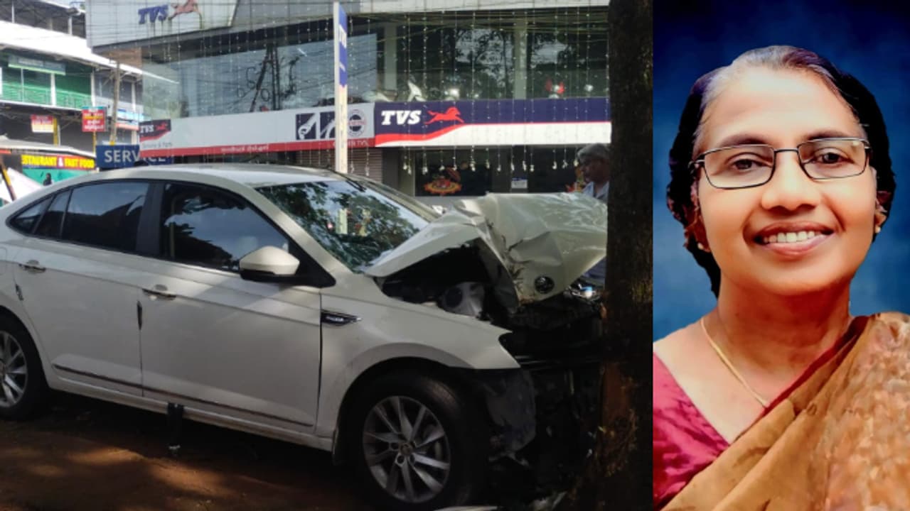 പള്ളി പെരുന്നാൾ കഴിഞ്ഞ് വരുന്നതിനിടെ കാർ നിയന്ത്രണം വിട്ട് മരത്തിലിടിച്ചു; വീട്ടമ്മ മരിച്ചു, 2 പേർക്ക് പരിക്ക് പള്ളി പെരുന്നാൾ കഴിഞ്ഞ് വരുന്നതിനിടെ കാർ നിയന്ത്രണം വിട്ട് മരത്തിലിടിച്ചു; വീട്ടമ്മ മരിച്ചു, 2 പേർക്ക് പരിക്ക്