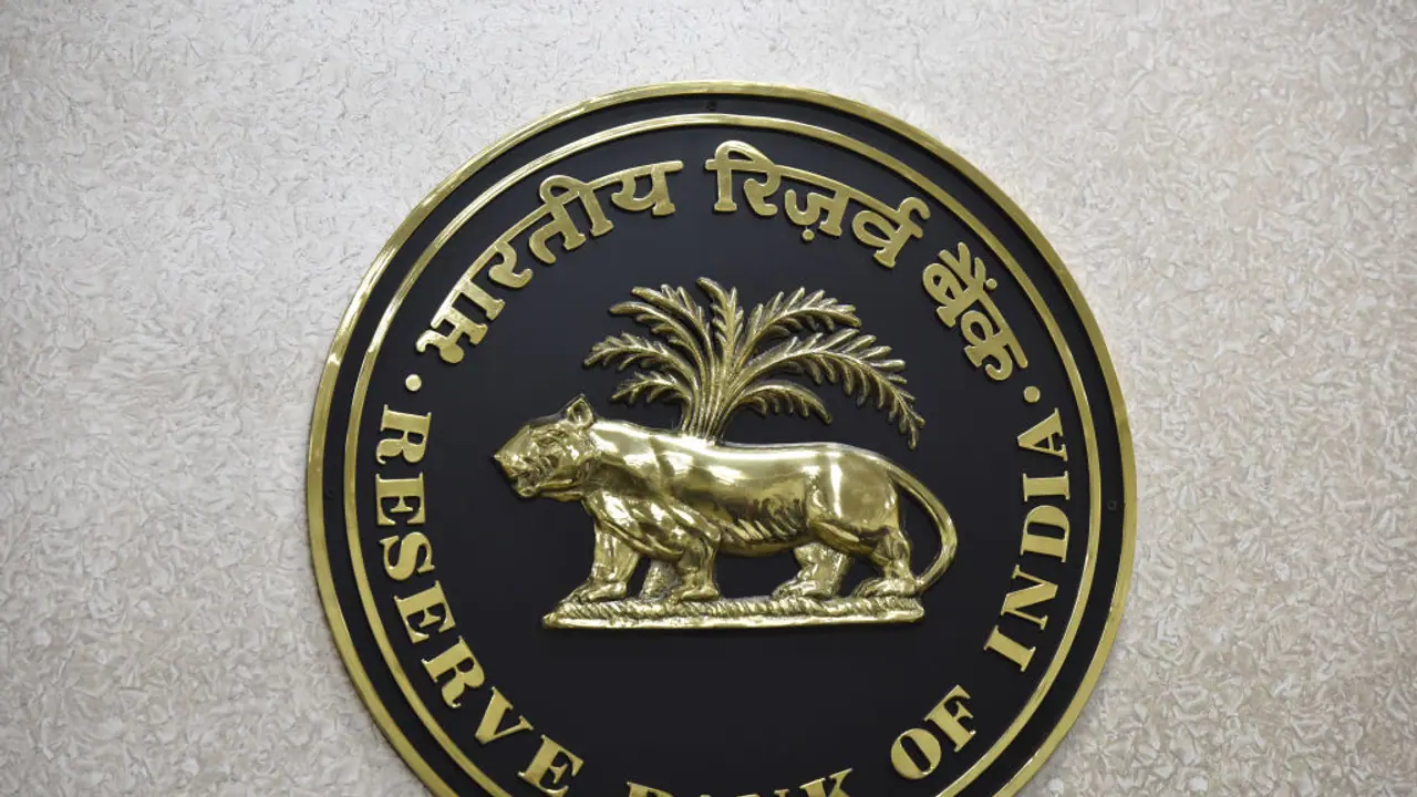 సేవింగ్స్ అకౌంట్స్పై కొత్త రూల్: అక్టోబర్ 15 నుంచి మినిమం బ్యాలెన్స్ ఎంత ఉండాలి? సేవింగ్స్ అకౌంట్స్పై కొత్త రూల్: అక్టోబర్ 15 నుంచి మినిమం బ్యాలెన్స్ ఎంత ఉండాలి?