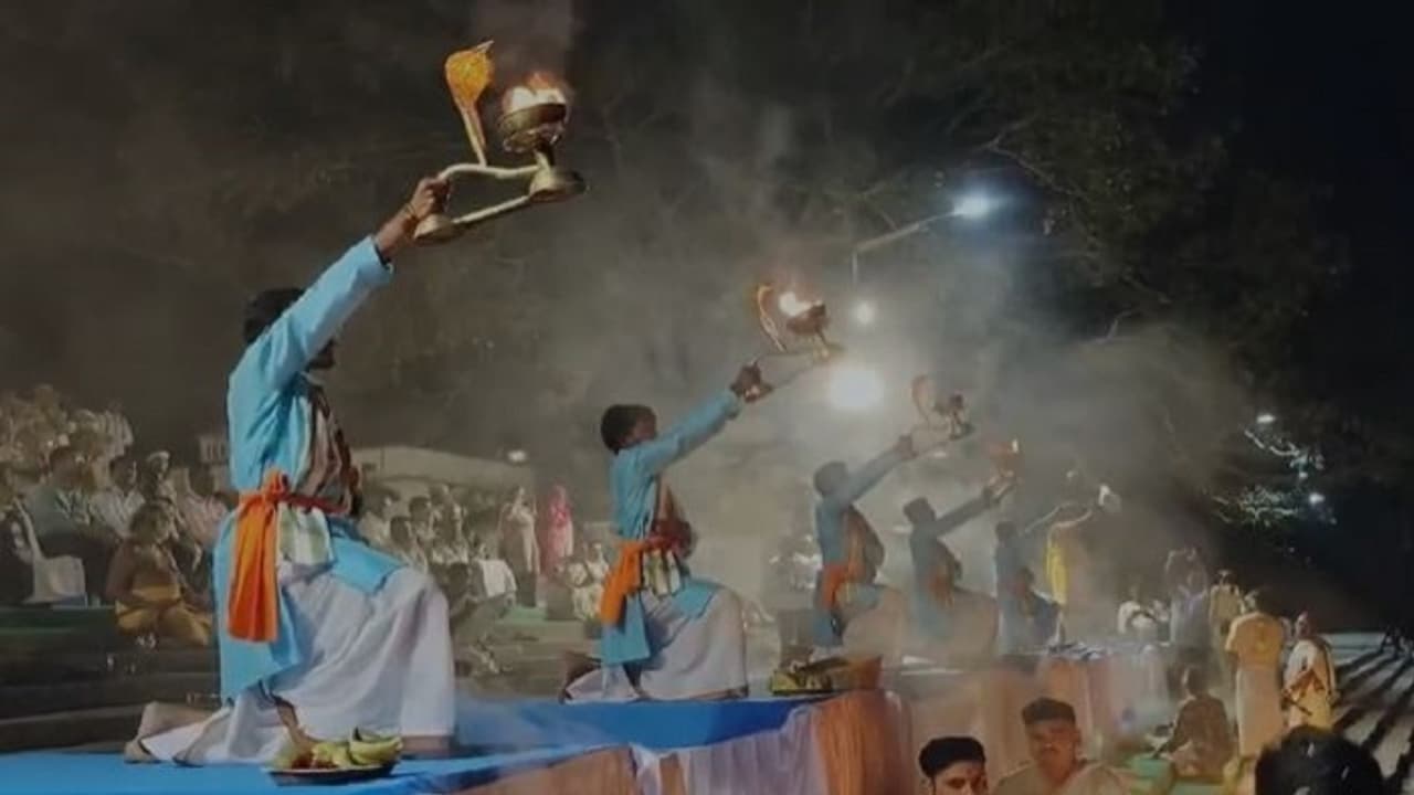 ಮಂಡ್ಯ: ಗಂಗಾರತಿ ಮಾದರಿ ಶ್ರೀರಂಗಪಟ್ಟಣದಲ್ಲಿ ಕಾವೇರಿ ಆರತಿಗೆ ಪ್ರಾಯೋಗಿಕ ಚಾಲನೆ ಮಂಡ್ಯ: ಗಂಗಾರತಿ ಮಾದರಿ ಶ್ರೀರಂಗಪಟ್ಟಣದಲ್ಲಿ ಕಾವೇರಿ ಆರತಿಗೆ ಪ್ರಾಯೋಗಿಕ ಚಾಲನೆ