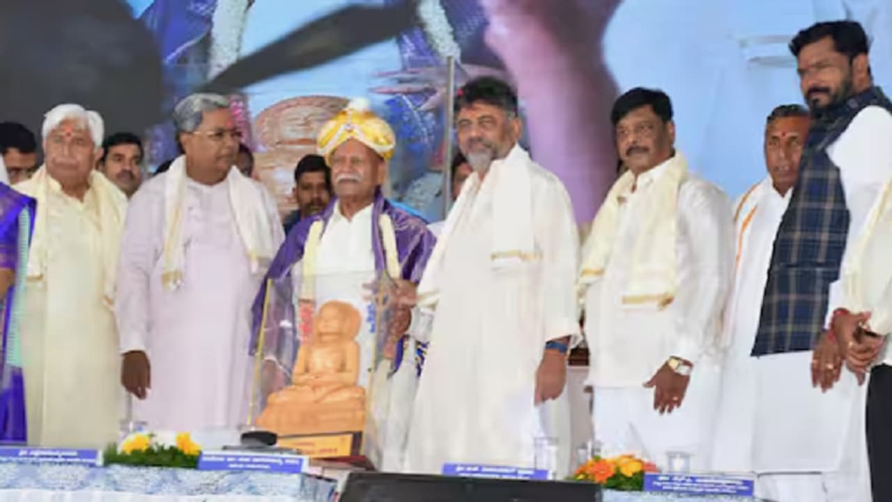 ಸರ್ಕಾರ ಬೀಳಿಸೋ ದುರಾಲೋಚನೆ ಬರದಿರಲಿ: ಖ್ಯಾತ ಸಾಹಿತಿ ಹಂಪ ನಾಗರಾಜಯ್ಯ ಸರ್ಕಾರ ಬೀಳಿಸೋ ದುರಾಲೋಚನೆ ಬರದಿರಲಿ: ಖ್ಯಾತ ಸಾಹಿತಿ ಹಂಪ ನಾಗರಾಜಯ್ಯ