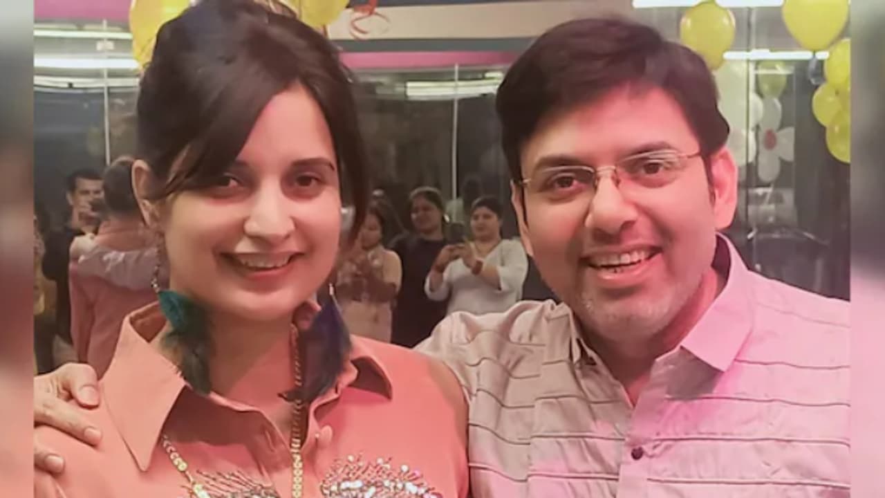 'ഇസ്രയേൽ ടൈം മെഷീൻ എത്തിക്കും, 60കാരനെ 25കാരനാക്കുന്ന ഓക്സിജൻ തെറാപ്പി'; പരാതിക്ക് പിന്നാലെ ദമ്പതികൾ ഒളിവിൽ 'ഇസ്രയേൽ ടൈം മെഷീൻ എത്തിക്കും, 60കാരനെ 25കാരനാക്കുന്ന ഓക്സിജൻ തെറാപ്പി'; പരാതിക്ക് പിന്നാലെ ദമ്പതികൾ ഒളിവിൽ