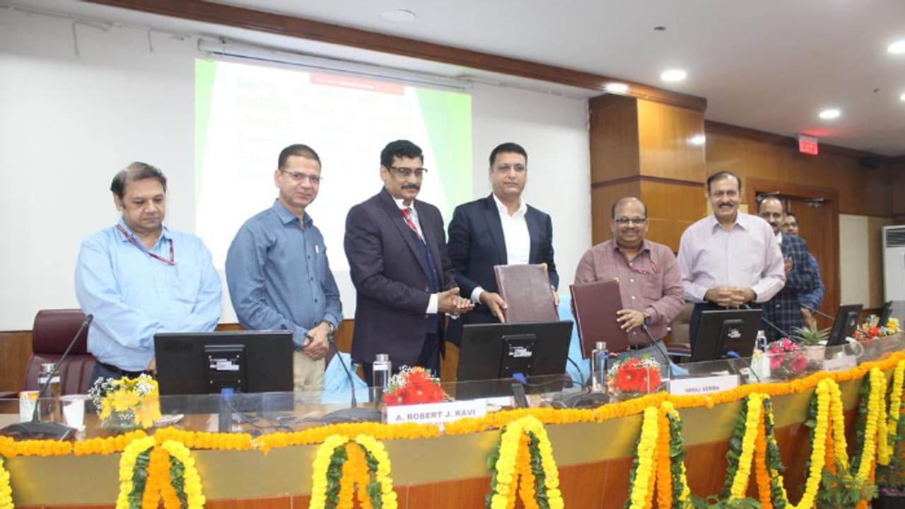 ജിയോയ്‌ക്ക് ഭീഷണി; വിപണി പിടിച്ചെടുക്കാന്‍ ബിഎസ്എന്‍എല്‍; കാര്‍ബണുമായി നിര്‍ണായക കരാറില്‍