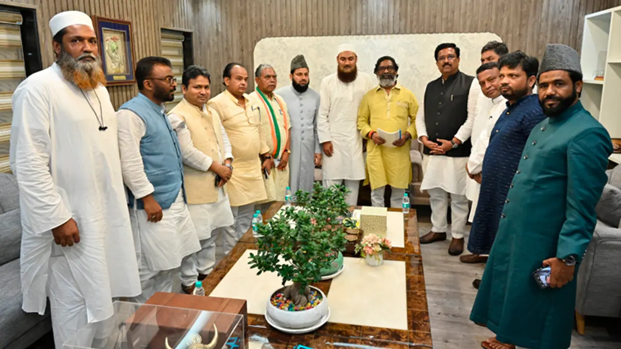 Jharkhand CM Hemant Soren meets Muslim Law Board Secretary Over Concerns About Waqf Amendment Bill