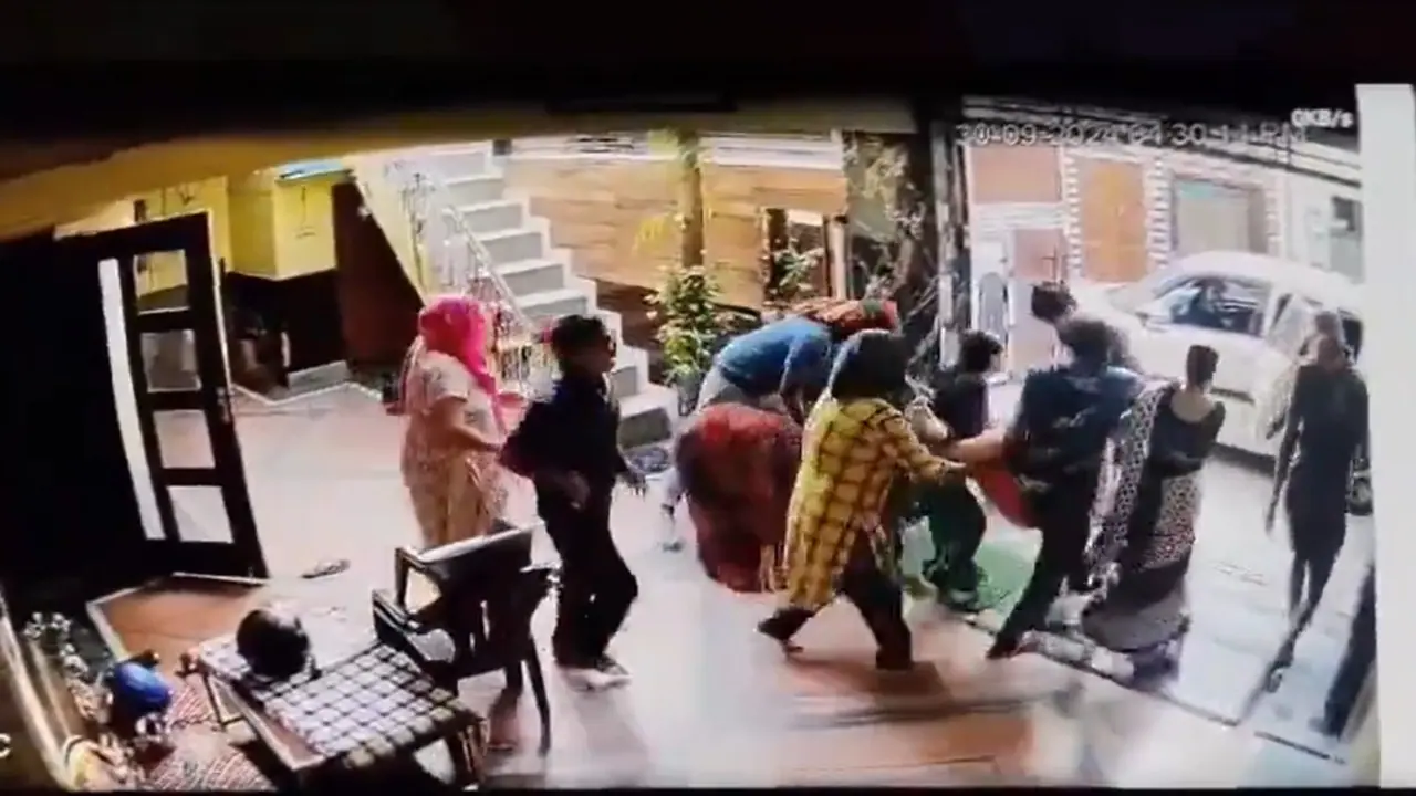 SHOCKING! Agra teacher gets scam call about daughter caught in sex racket, dies of heart attack (WATCH) SHOCKING! Agra teacher gets scam call about daughter caught in sex racket, dies of heart attack (WATCH)