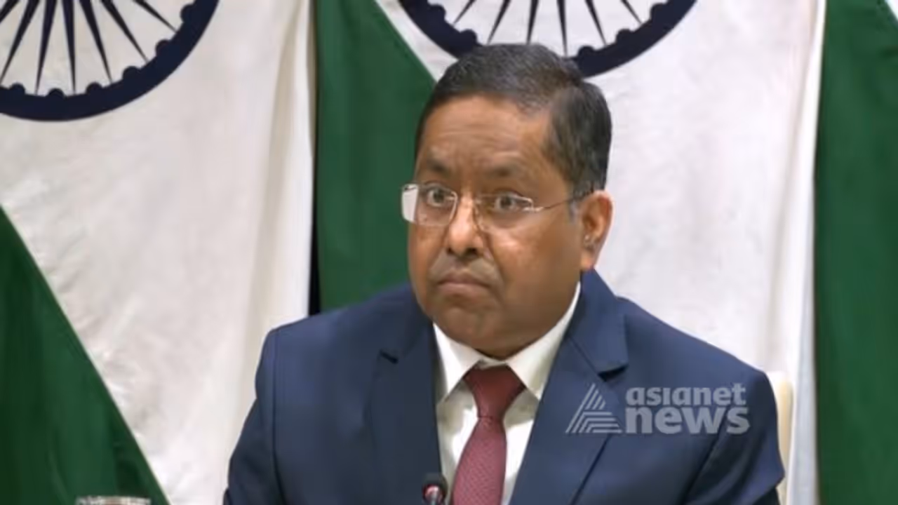 പശ്ചിമേഷ്യൻ സംഘർഷത്തിൽ ഇന്ത്യക്ക് ആശങ്ക; ചർച്ചയിലൂടെ പരിഹരിക്കണമെന്ന് വിദേശകാര്യ മന്ത്രാലയം പശ്ചിമേഷ്യൻ സംഘർഷത്തിൽ ഇന്ത്യക്ക് ആശങ്ക; ചർച്ചയിലൂടെ പരിഹരിക്കണമെന്ന് വിദേശകാര്യ മന്ത്രാലയം