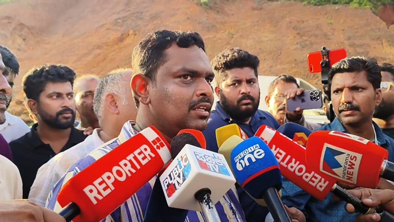 ಉತ್ತರಕನ್ನಡ: ಶಿರೂರು ಭೂಕುಸಿತ ಪ್ರಕರಣ, ಮೃತ ಅರ್ಜುನ್ ಲಾರಿ ಮಾಲೀಕ ಮುನಾಫ್ ವಿರುದ್ಧ ದೂರು ಉತ್ತರಕನ್ನಡ: ಶಿರೂರು ಭೂಕುಸಿತ ಪ್ರಕರಣ, ಮೃತ ಅರ್ಜುನ್ ಲಾರಿ ಮಾಲೀಕ ಮುನಾಫ್ ವಿರುದ್ಧ ದೂರು