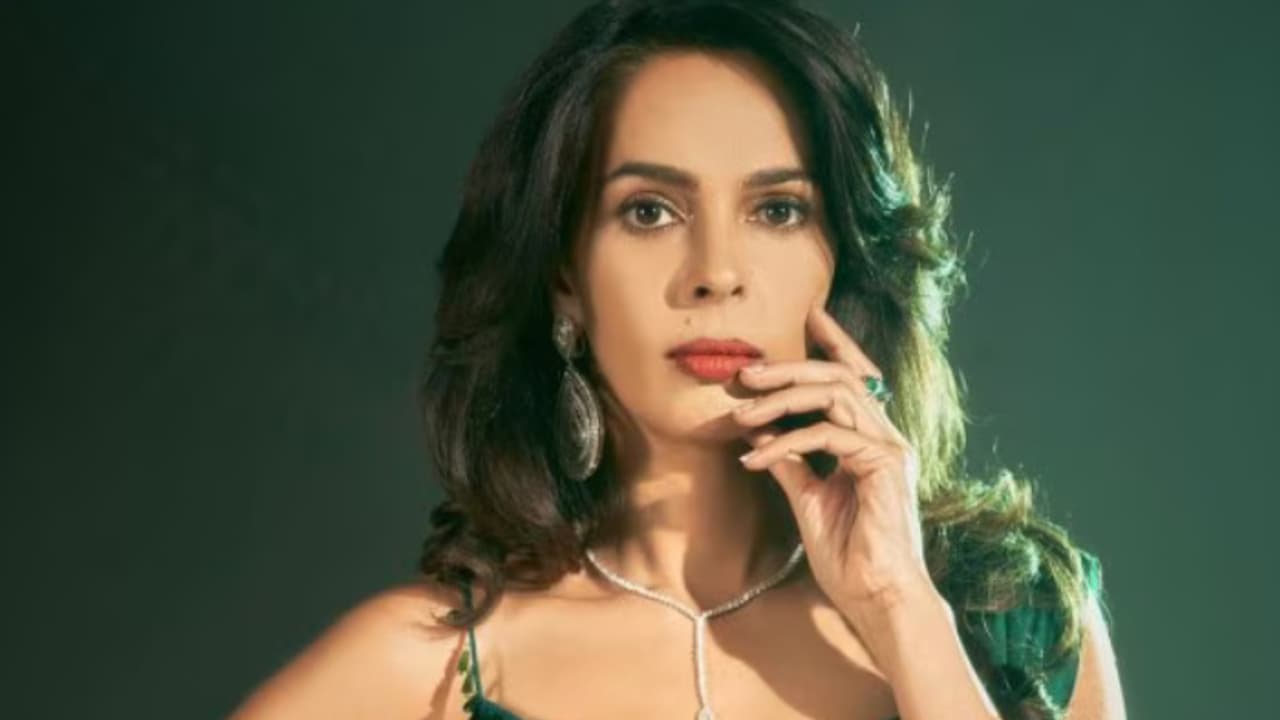 'ആ ഹിറ്റ് നായകൻ രാത്രി വാതിലില് മുട്ടുമായിരുന്നു', വെളിപ്പെടുത്തി മല്ലികാ ഷെരാവത്ത് 'ആ ഹിറ്റ് നായകൻ രാത്രി വാതിലില് മുട്ടുമായിരുന്നു', വെളിപ്പെടുത്തി മല്ലികാ ഷെരാവത്ത്