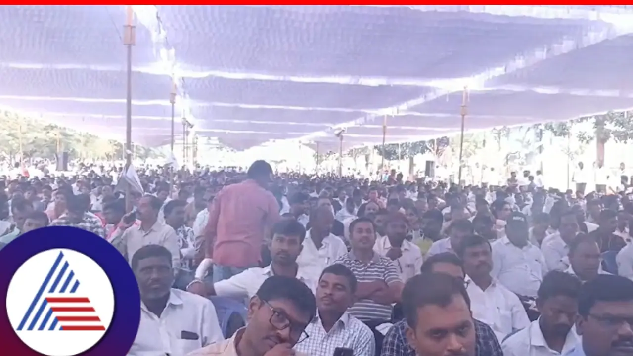 ಸರ್ಕಾರ ವಿರುದ್ದ ಗ್ರಾಮೀಣಾಭಿವೃದ್ಧಿ ನೌಕರರ ಸಮರ; ಫ್ರೀಡಂ ಪಾರ್ಕ್‌ನಲ್ಲಿ 2ನೇ ದಿನಕ್ಕೆ ಕಾಲಿಟ್ಟ ಮುಷ್ಕರ!