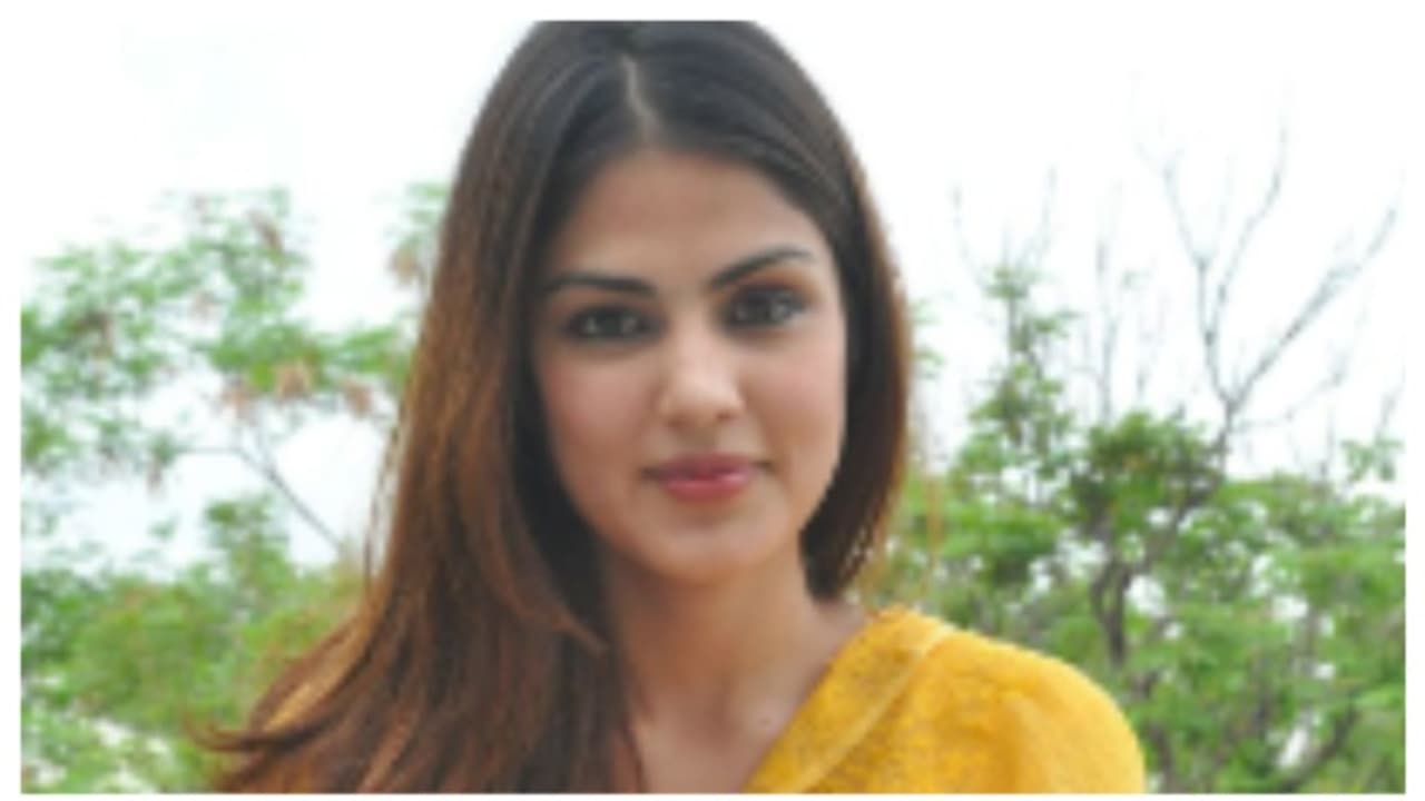 ഹൈബോക്സ് ഓൺലൈൻ തട്ടിപ്പ്; ചോദ്യം ചെയ്യലിന് എത്താൻ നടി റിയ ചക്രബർത്തിക്ക് നോട്ടീസ് 