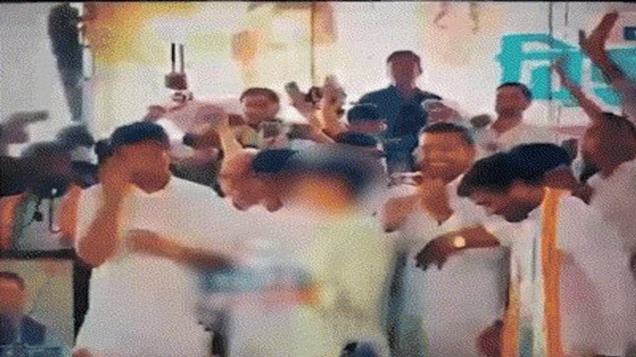 Video shows Haryana Congress worker 'molested' on stage in presence of Deependra Hooda; BJP lashes out (WATCH) Video shows Haryana Congress worker 'molested' on stage in presence of Deependra Hooda; BJP lashes out (WATCH)