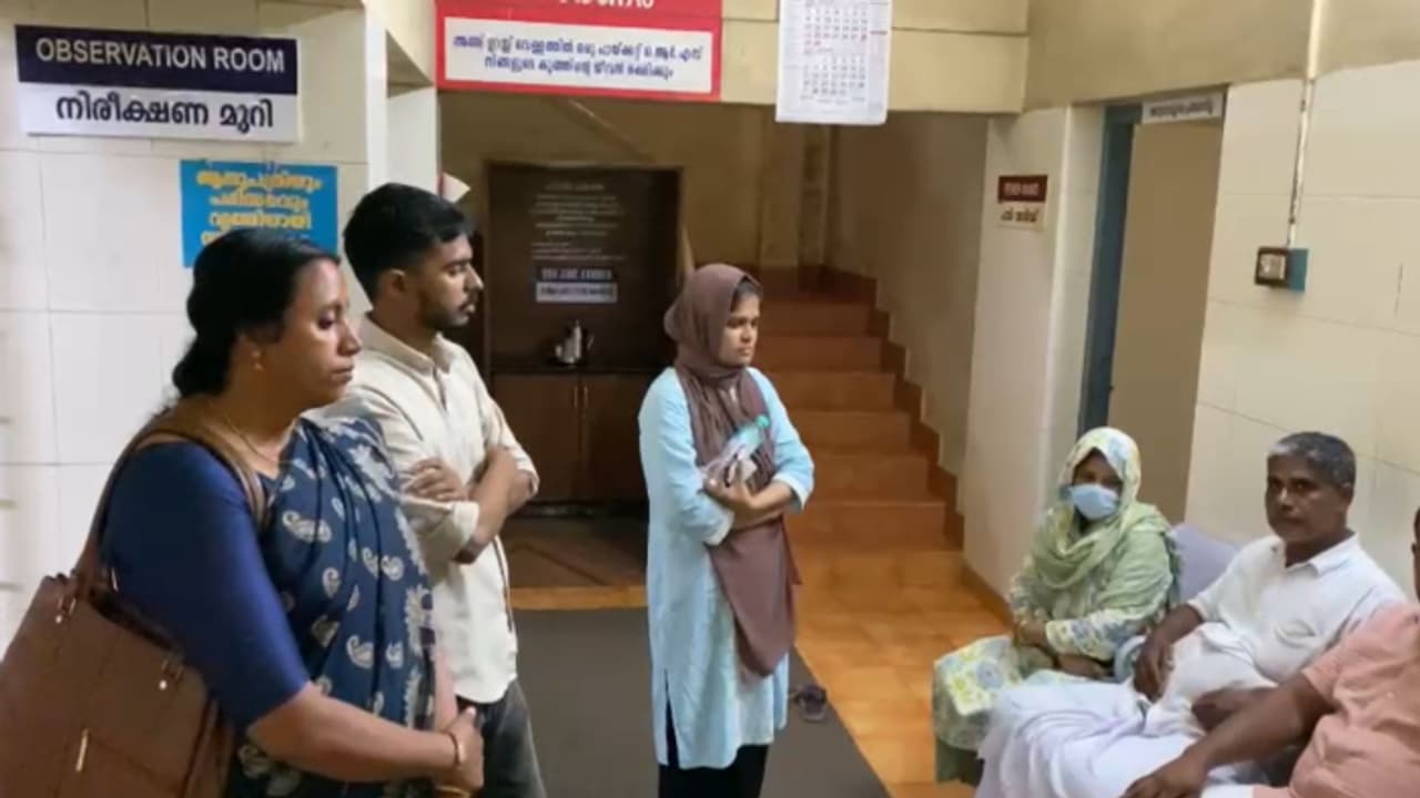 റോഡ് ഉപയോഗത്തിൽ തര്ക്കം; ക്വാറി ഉടമയും സംഘവും സ്ത്രീകളെയും കുട്ടികളയെും വീട്ടില് കയറി മര്ദ്ദിച്ചെന്ന് പരാതി റോഡ് ഉപയോഗത്തിൽ തര്ക്കം; ക്വാറി ഉടമയും സംഘവും സ്ത്രീകളെയും കുട്ടികളയെും വീട്ടില് കയറി മര്ദ്ദിച്ചെന്ന് പരാതി