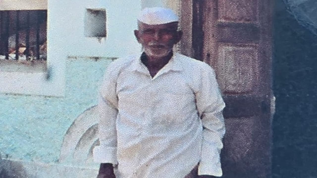 ಬಾಗಲಕೋಟೆ: ಮೃತ ವ್ಯಕ್ತಿಯ ಅಂತ್ಯಸಂಸ್ಕಾರಕ್ಕೆ ಸಿಗದ ಜಾಗ, ರೊಚ್ಚಿಗೆದ್ದ ಗ್ರಾಮಸ್ಥರು 