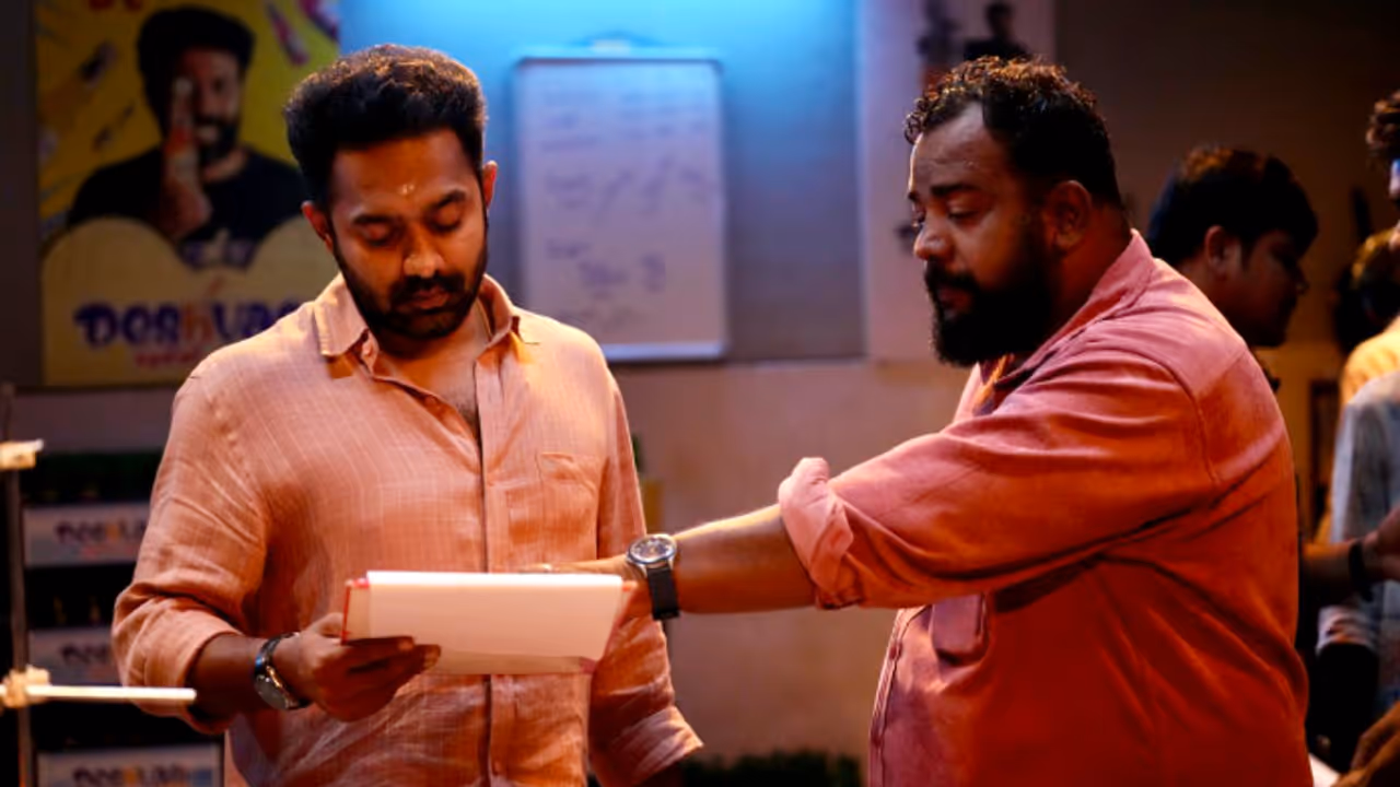 വിജയത്തുടര്ച്ചയ്ക്ക് ആസിഫ് അലി; 'ആഭ്യന്തര കുറ്റവാളി'ക്ക് പാക്കപ്പ് വിജയത്തുടര്ച്ചയ്ക്ക് ആസിഫ് അലി; 'ആഭ്യന്തര കുറ്റവാളി'ക്ക് പാക്കപ്പ്