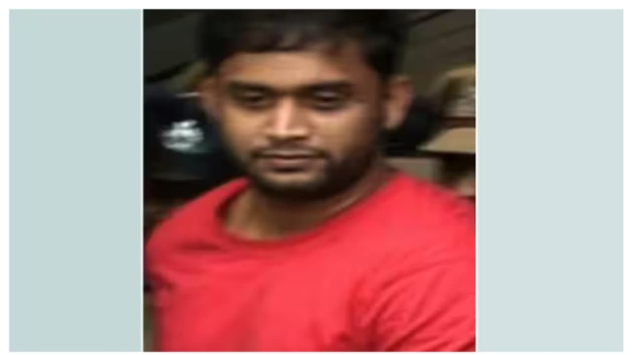 ലഹരിക്കടത്ത് ശൃംഖലയുമായി ബന്ധമെന്ന് വിവരം; കുപ്രസിദ്ധ ഗുണ്ട ഓംപ്രകാശിനെ കസ്റ്റഡിയിലെടുത്ത് മരട് പൊലീസ് ലഹരിക്കടത്ത് ശൃംഖലയുമായി ബന്ധമെന്ന് വിവരം; കുപ്രസിദ്ധ ഗുണ്ട ഓംപ്രകാശിനെ കസ്റ്റഡിയിലെടുത്ത് മരട് പൊലീസ്