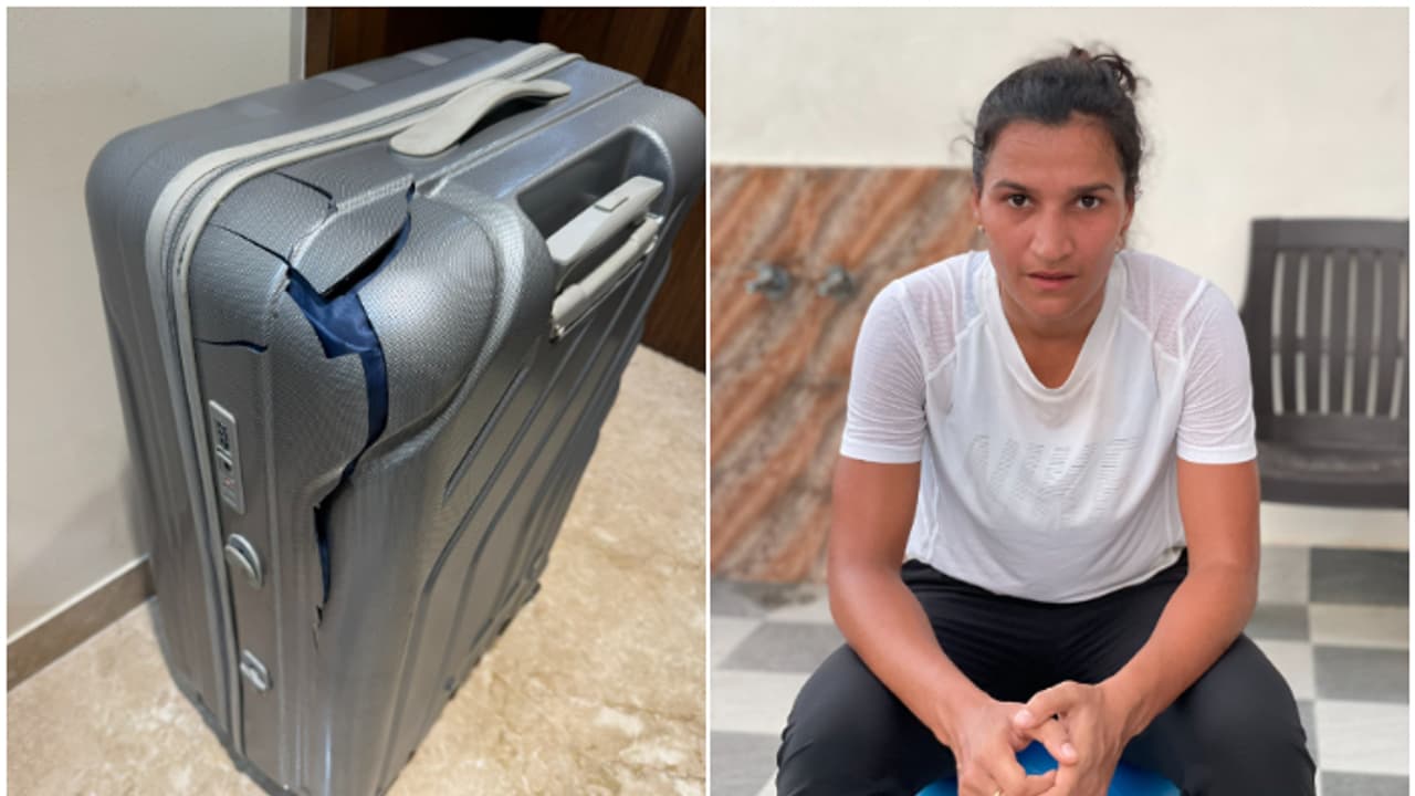 'എയര് ഇന്ത്യക്ക് നന്ദിയുണ്ടേ'! പൊട്ടിത്തകര്ന്ന ബാഗിന്റെ ചിത്രം കാണിച്ച് ഹോക്കി താരം റാണി രാംപാല് 'എയര് ഇന്ത്യക്ക് നന്ദിയുണ്ടേ'! പൊട്ടിത്തകര്ന്ന ബാഗിന്റെ ചിത്രം കാണിച്ച് ഹോക്കി താരം റാണി രാംപാല്