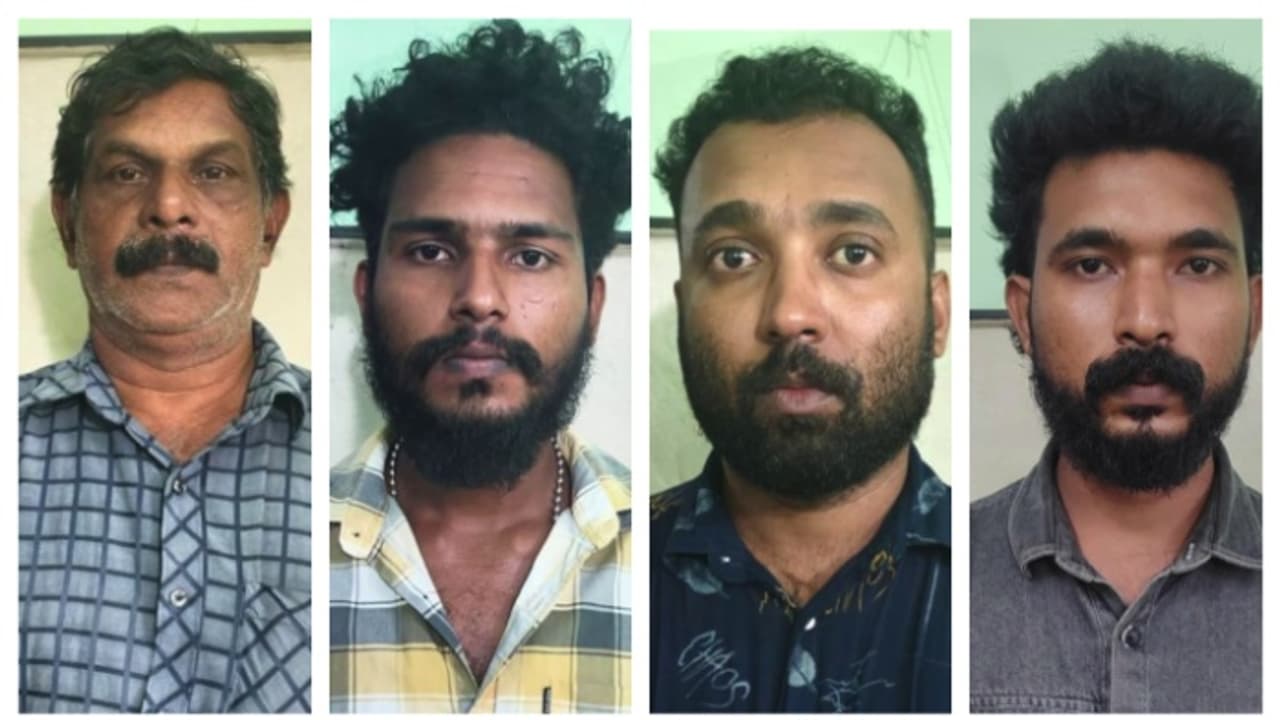 അമ്പലപ്പുഴയിൽ ബാർ ജീവനക്കാരനെ ഹോളോബ്രിക്സ് കൊണ്ട് ഇടിച്ച് പരിക്കേൽപിച്ച സംഭവം; 4 പ്രതികൾ അറസ്റ്റിൽ അമ്പലപ്പുഴയിൽ ബാർ ജീവനക്കാരനെ ഹോളോബ്രിക്സ് കൊണ്ട് ഇടിച്ച് പരിക്കേൽപിച്ച സംഭവം; 4 പ്രതികൾ അറസ്റ്റിൽ