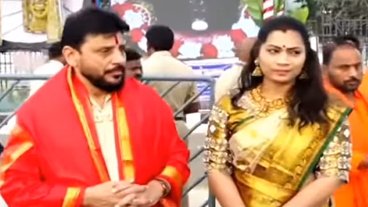  దువ్వాడ, మాధురి పూర్తిగా ఓపెన్ అయిపోయారుగా ... తిరుమలలో ఎలా సందడి చేశారో చూడండి 