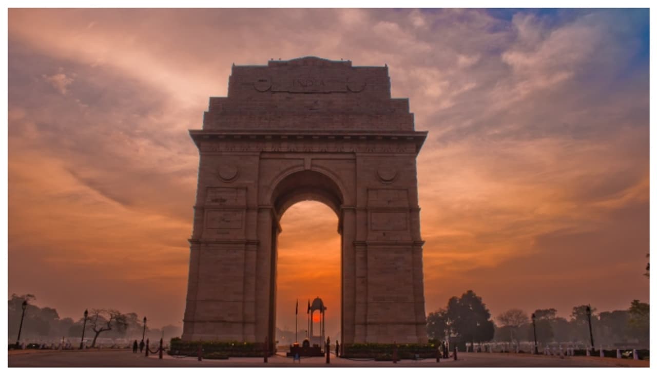 ദില്ലിയിലേക്ക് വരുന്നവർ 'പുറത്ത് നിന്നുള്ളവർ', നഗരത്തിൽ പഞ്ചാബികൾക്ക് ആധിപത്യം; യുവതിയുടെ കുറിപ്പിന് വിമർശനം ദില്ലിയിലേക്ക് വരുന്നവർ 'പുറത്ത് നിന്നുള്ളവർ', നഗരത്തിൽ പഞ്ചാബികൾക്ക് ആധിപത്യം; യുവതിയുടെ കുറിപ്പിന് വിമർശനം